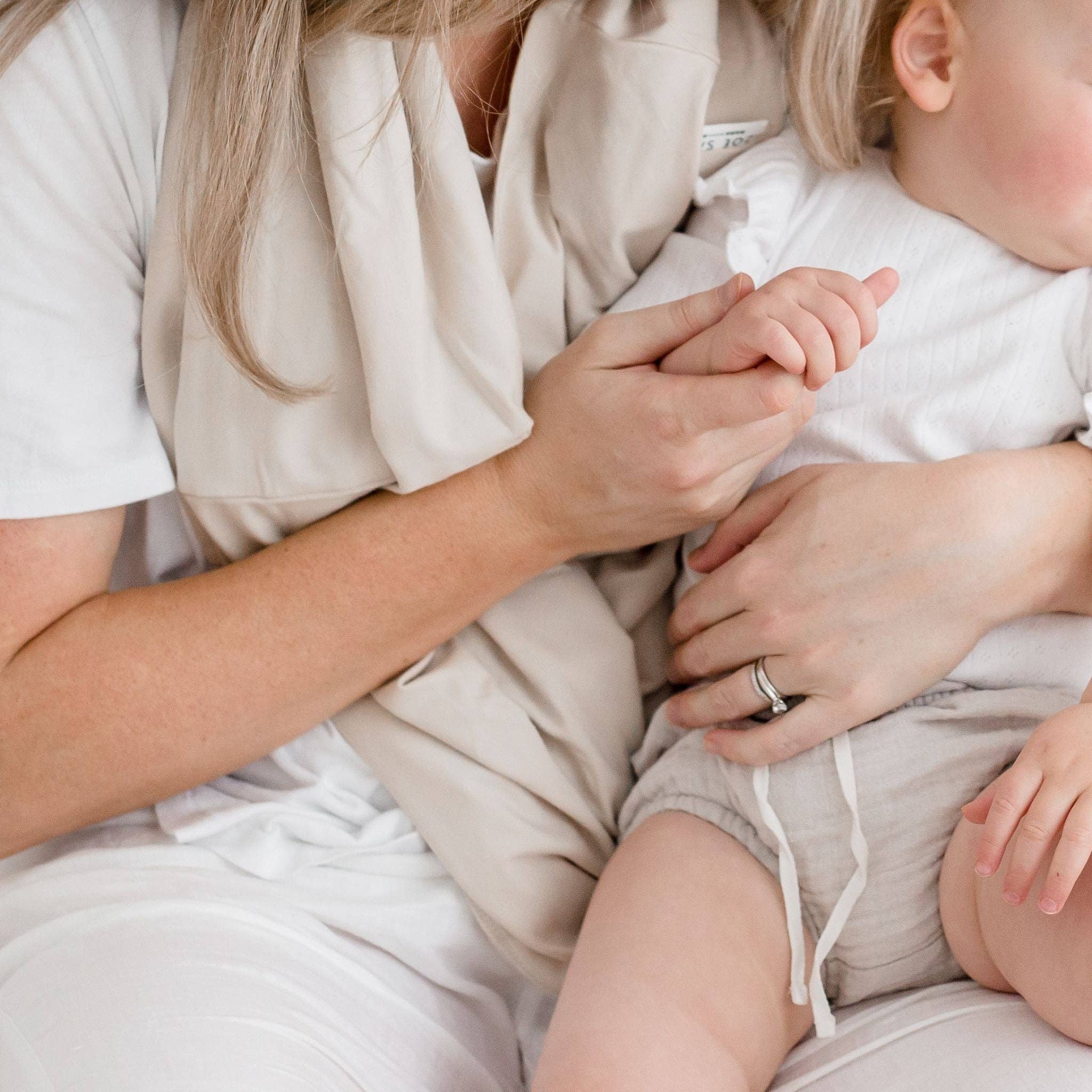 Multi-Use Nursing Mama Cover - Oat